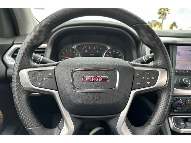 GMC Acadia Vehicle Full-screen Gallery Image 28