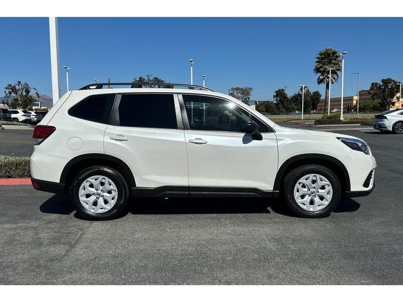 Subaru Forester Vehicle Full-screen Gallery Image 03