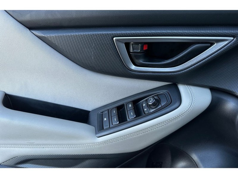 Subaru Forester Vehicle Full-screen Gallery Image 11