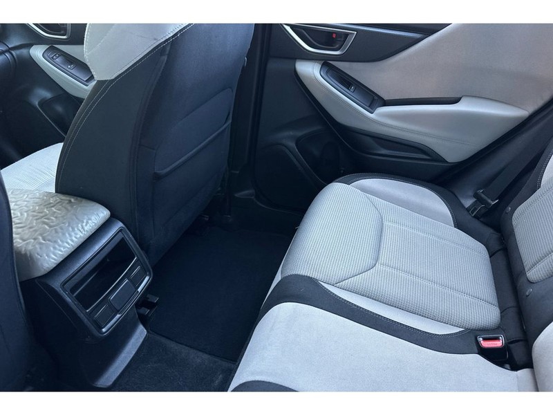 Subaru Forester Vehicle Full-screen Gallery Image 13