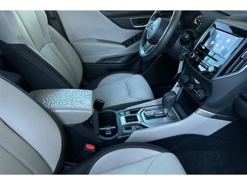 Subaru Forester Vehicle Full-screen Gallery Image 17