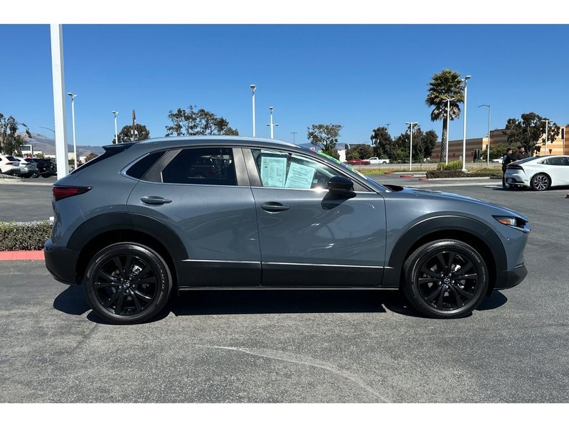 Mazda CX-30 Vehicle Full-screen Gallery Image 03
