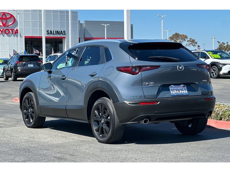 Mazda CX-30 Vehicle Full-screen Gallery Image 06
