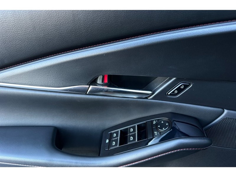 Mazda CX-30 Vehicle Full-screen Gallery Image 11