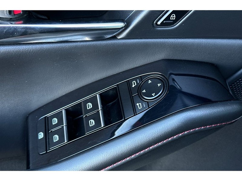 Mazda CX-30 Vehicle Full-screen Gallery Image 12