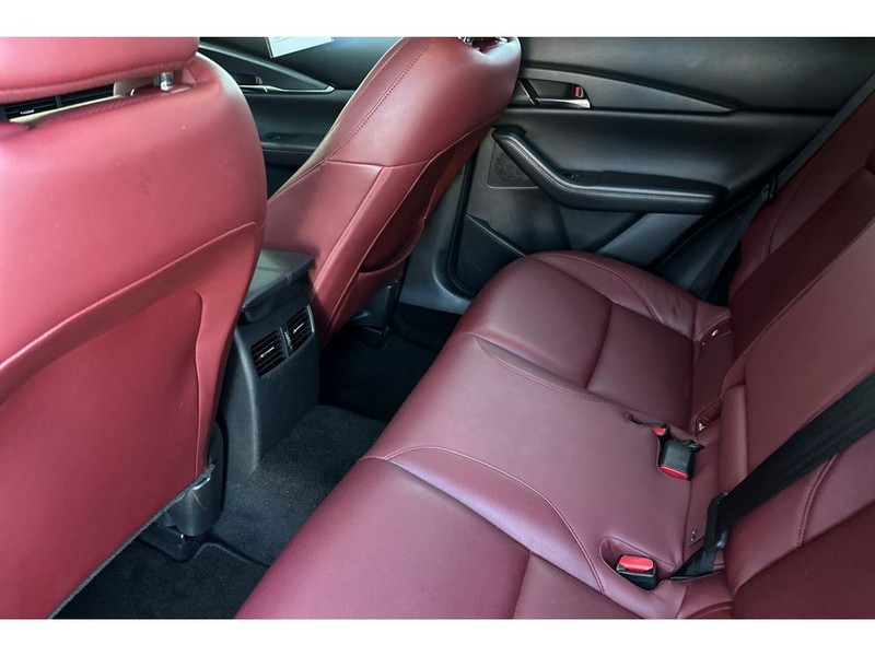 Mazda CX-30 Vehicle Full-screen Gallery Image 13