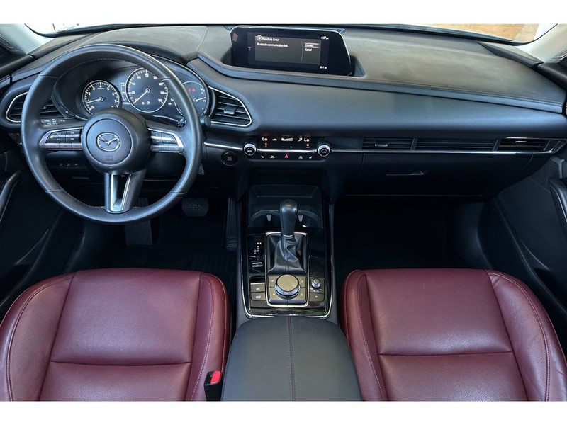 Mazda CX-30 Vehicle Full-screen Gallery Image 15