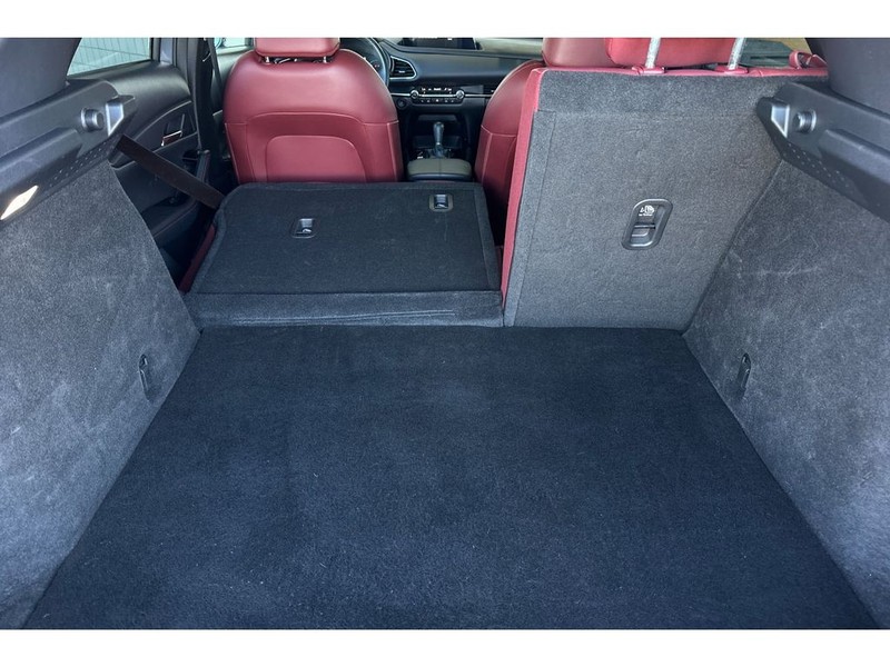 Mazda CX-30 Vehicle Full-screen Gallery Image 17