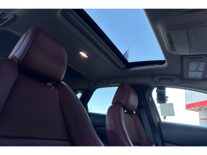 Mazda CX-30 Vehicle Full-screen Gallery Image 19