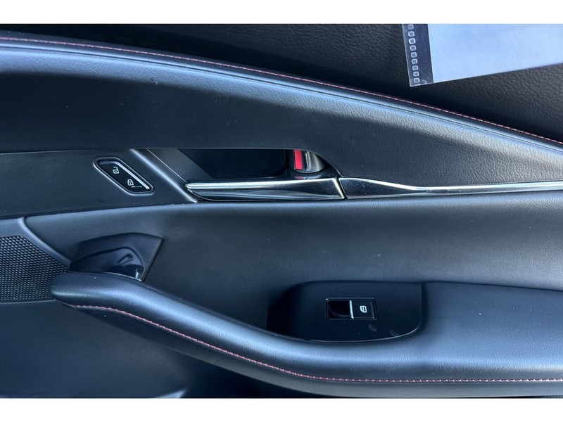 Mazda CX-30 Vehicle Full-screen Gallery Image 20
