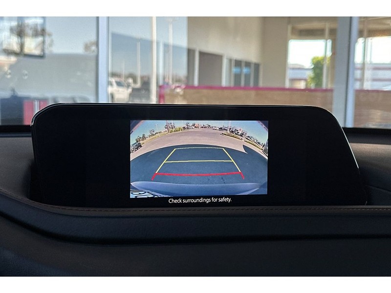 Mazda CX-30 Vehicle Full-screen Gallery Image 22