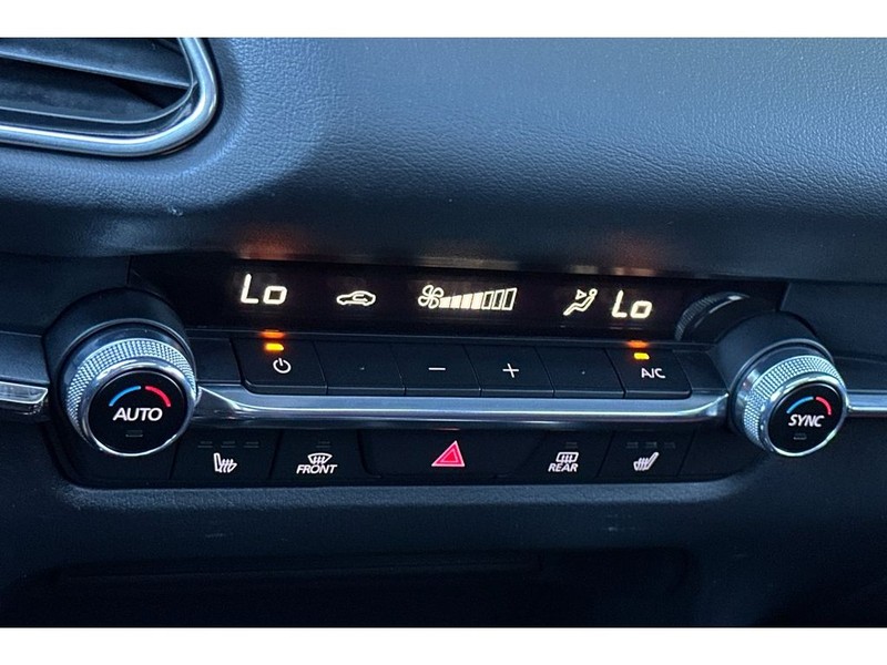 Mazda CX-30 Vehicle Full-screen Gallery Image 23