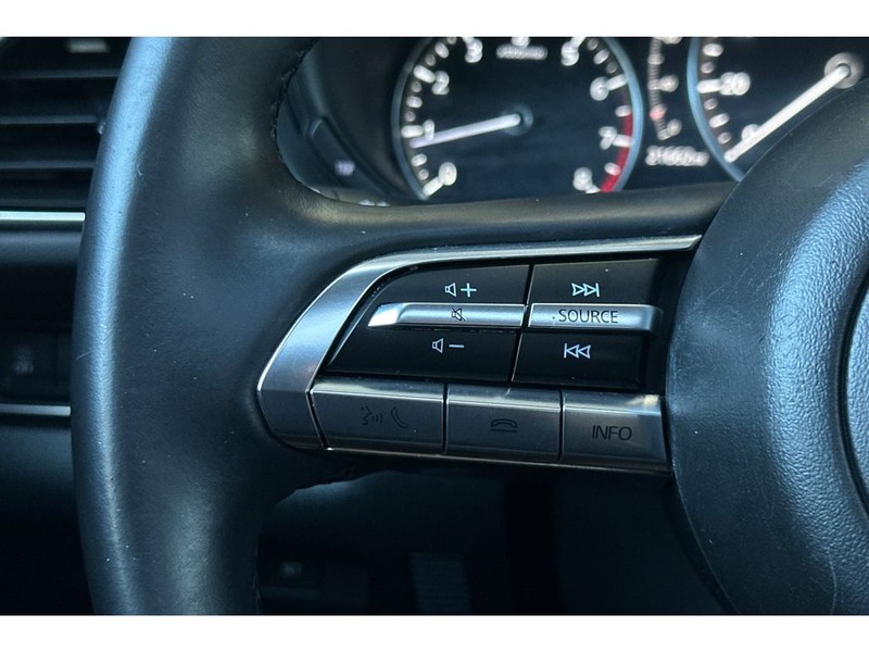 Mazda CX-30 Vehicle Full-screen Gallery Image 27