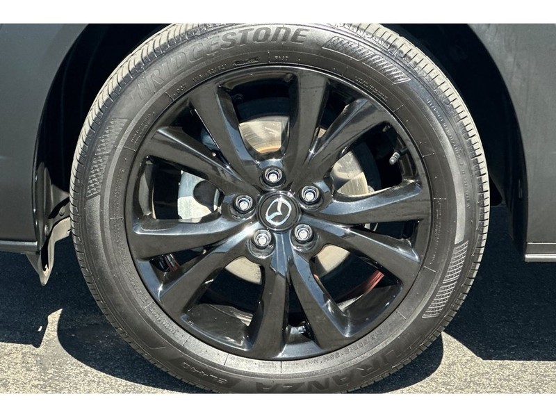 Mazda CX-30 Vehicle Full-screen Gallery Image 32