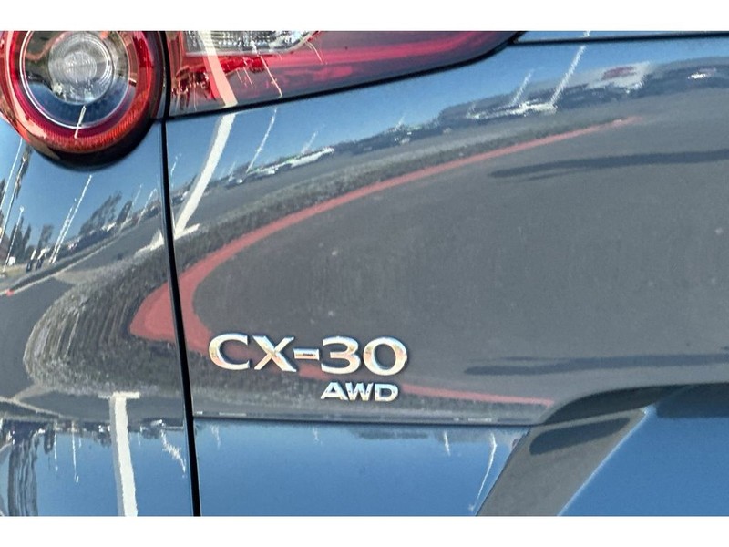 Mazda CX-30 Vehicle Full-screen Gallery Image 33
