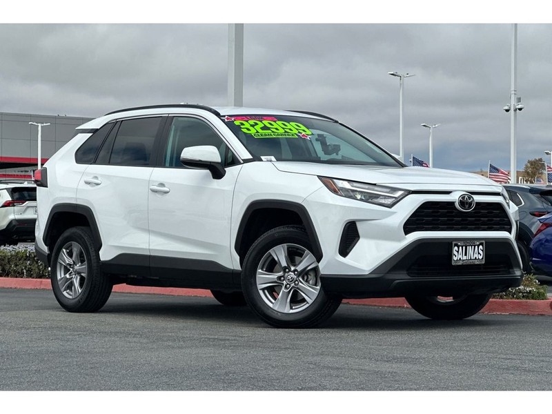 Toyota RAV4 Vehicle Full-screen Gallery Image 02