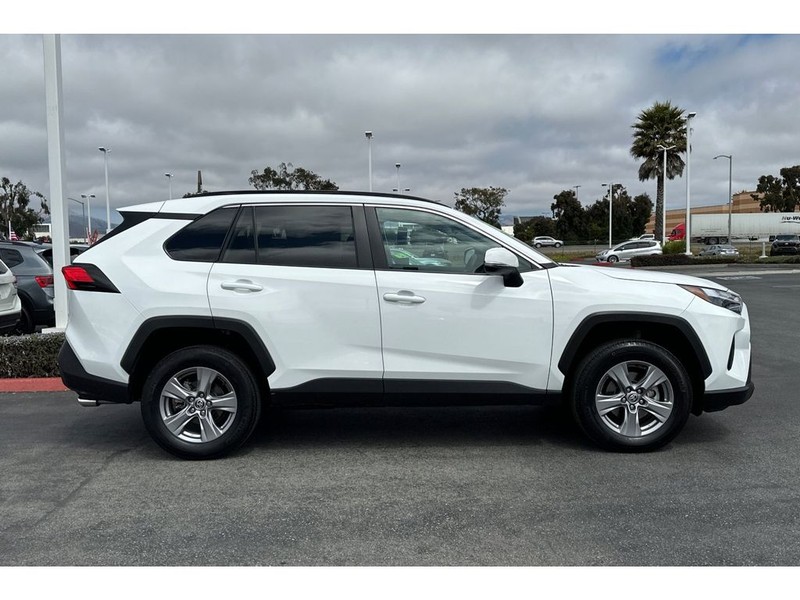 Toyota RAV4 Vehicle Full-screen Gallery Image 03