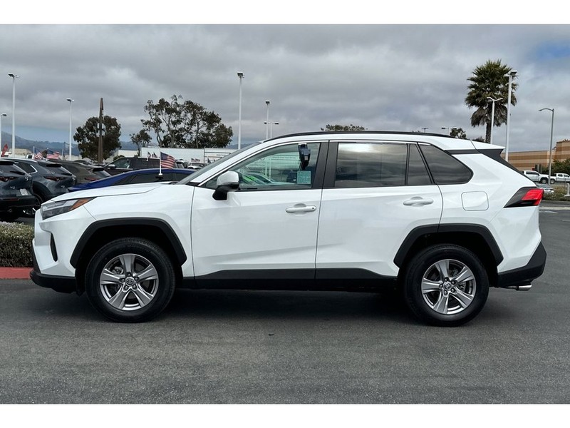 Toyota RAV4 Vehicle Full-screen Gallery Image 07