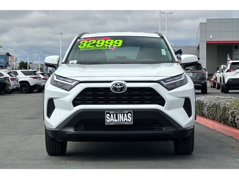 Toyota RAV4 Vehicle Full-screen Gallery Image 09