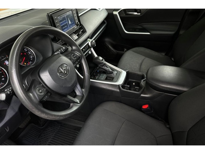 Toyota RAV4 Vehicle Full-screen Gallery Image 10