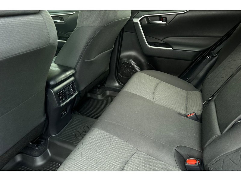 Toyota RAV4 Vehicle Full-screen Gallery Image 13