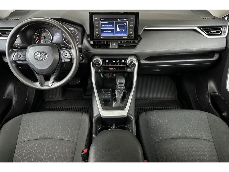 Toyota RAV4 Vehicle Full-screen Gallery Image 15