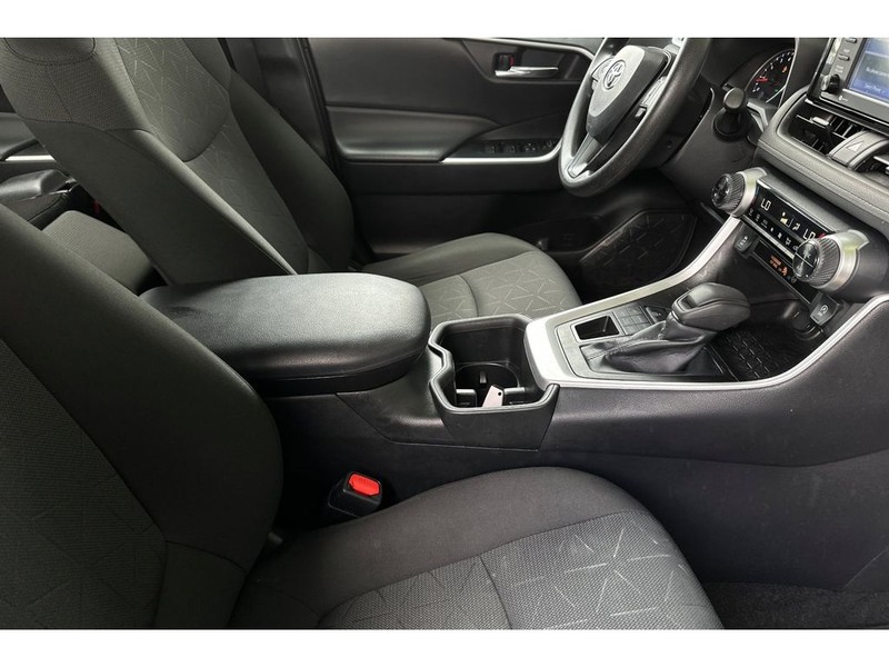 Toyota RAV4 Vehicle Full-screen Gallery Image 18