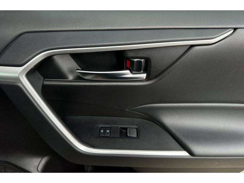 Toyota RAV4 Vehicle Full-screen Gallery Image 20