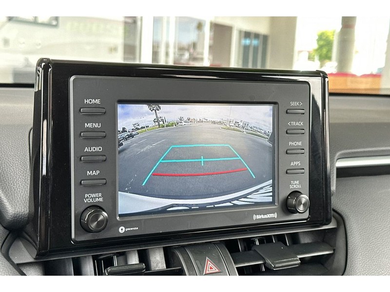 Toyota RAV4 Vehicle Full-screen Gallery Image 22