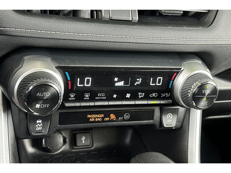 Toyota RAV4 Vehicle Full-screen Gallery Image 23