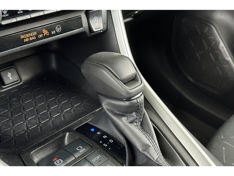 Toyota RAV4 Vehicle Full-screen Gallery Image 24