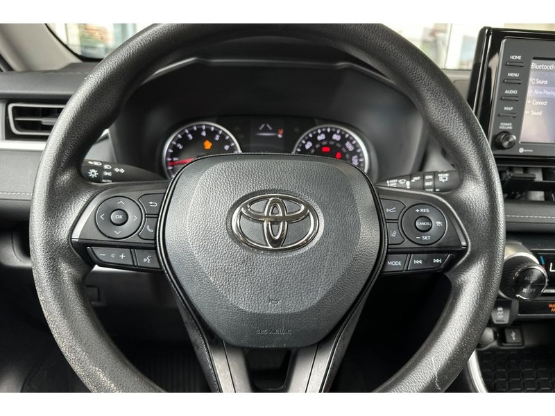 Toyota RAV4 Vehicle Full-screen Gallery Image 26