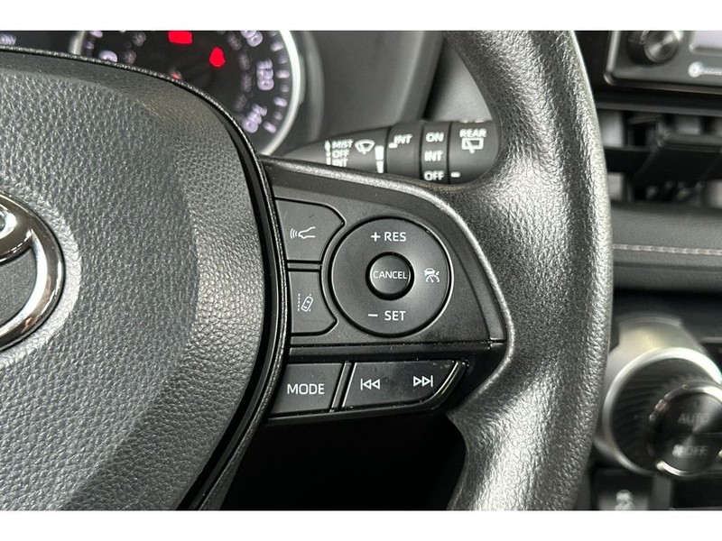 Toyota RAV4 Vehicle Full-screen Gallery Image 28
