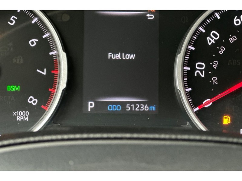 Toyota RAV4 Vehicle Full-screen Gallery Image 30