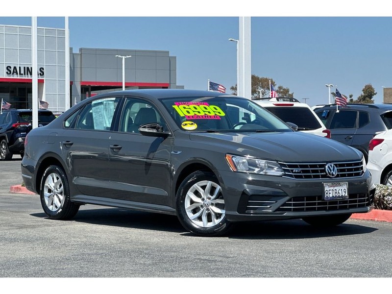 Volkswagen Passat Vehicle Full-screen Gallery Image 02