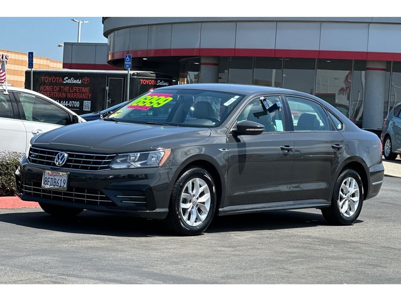 Volkswagen Passat Vehicle Full-screen Gallery Image 08