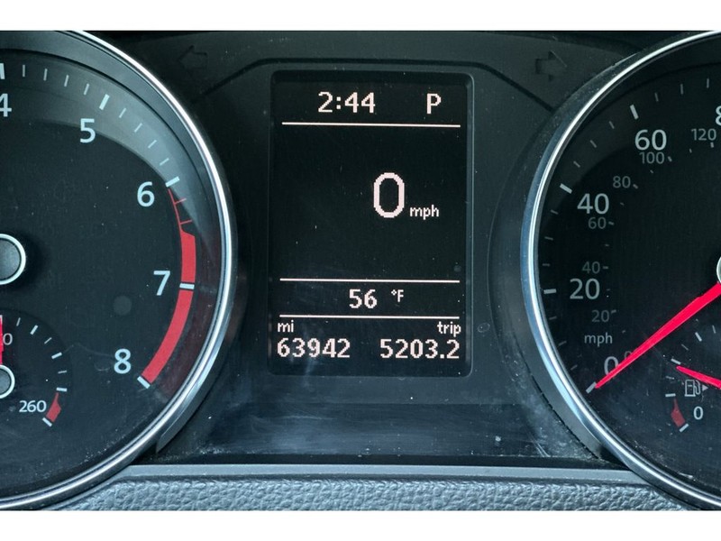 Volkswagen Passat Vehicle Full-screen Gallery Image 27