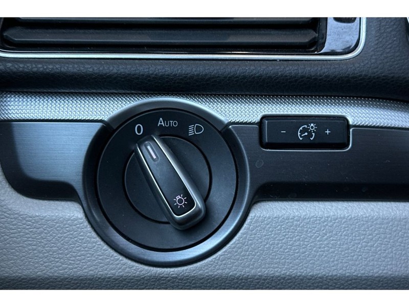Volkswagen Passat Vehicle Full-screen Gallery Image 28