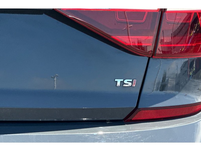 Volkswagen Passat Vehicle Full-screen Gallery Image 30