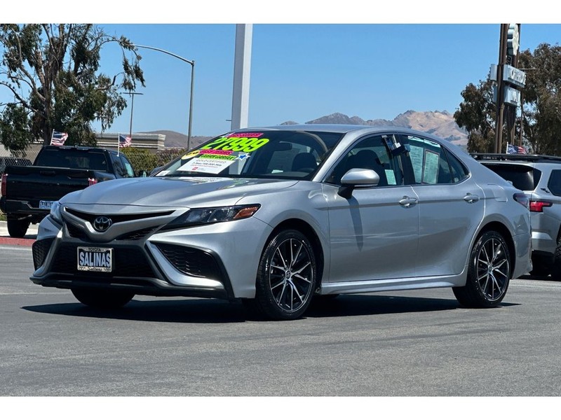 Toyota Camry Vehicle Full-screen Gallery Image 08
