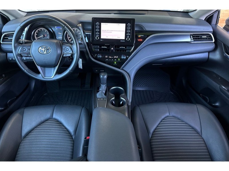Toyota Camry Vehicle Full-screen Gallery Image 14
