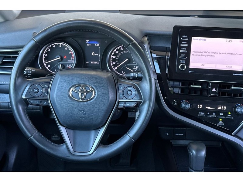 Toyota Camry Vehicle Full-screen Gallery Image 15