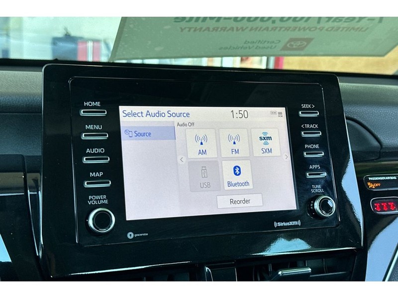 Toyota Camry Vehicle Full-screen Gallery Image 19