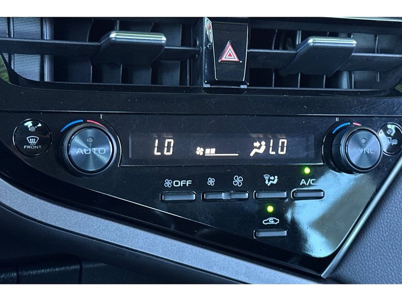 Toyota Camry Vehicle Full-screen Gallery Image 21