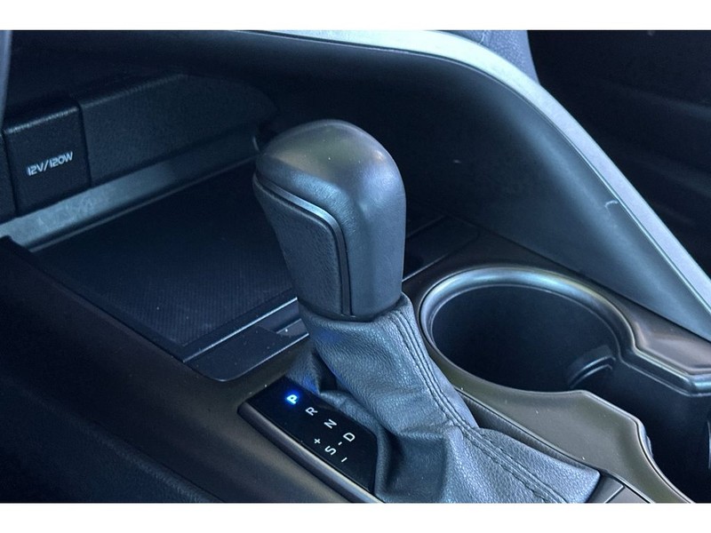 Toyota Camry Vehicle Full-screen Gallery Image 22