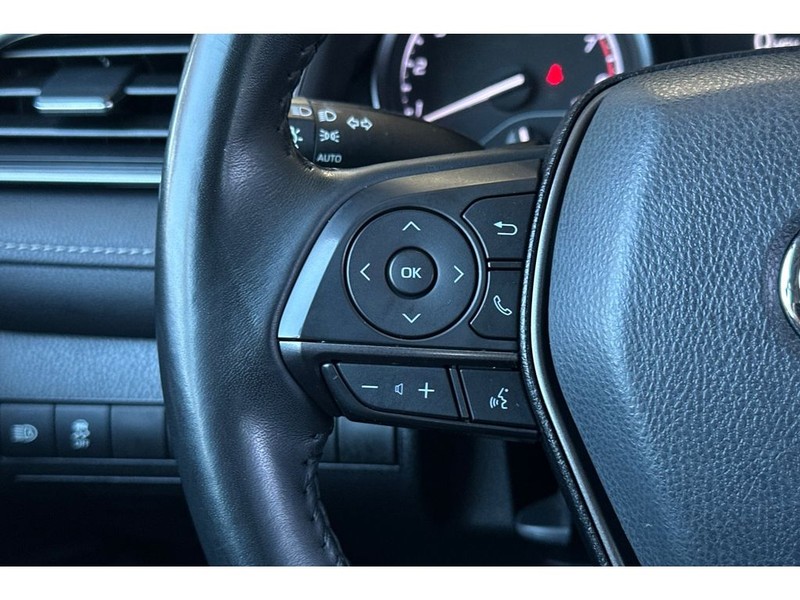 Toyota Camry Vehicle Full-screen Gallery Image 24
