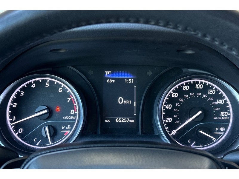 Toyota Camry Vehicle Full-screen Gallery Image 26