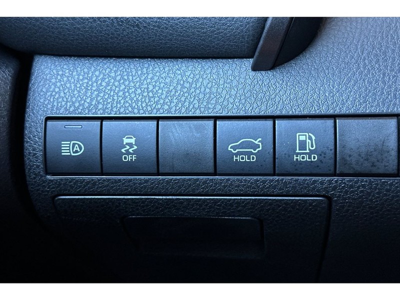 Toyota Camry Vehicle Full-screen Gallery Image 28
