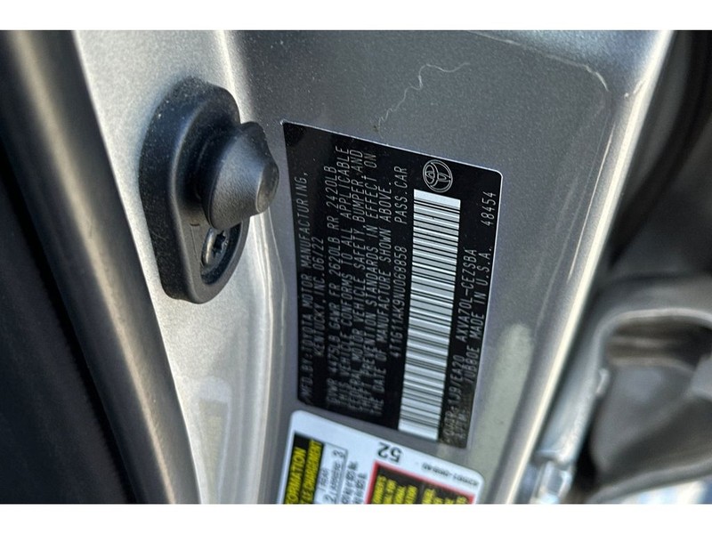 Toyota Camry Vehicle Full-screen Gallery Image 31