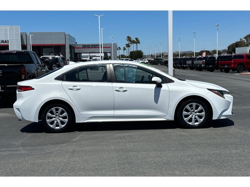 Toyota Corolla Vehicle Full-screen Gallery Image 03